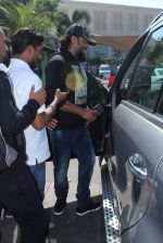 Madhavan snapped at airport on 20th Jan 2016